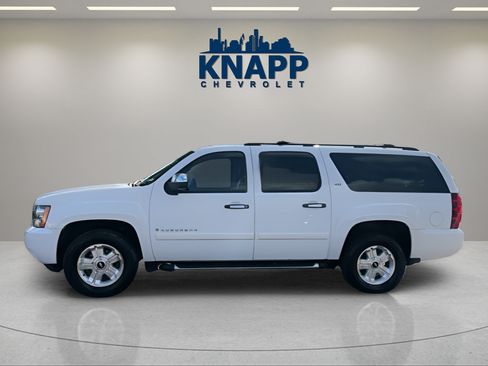 Used 2008 Chevrolet Suburban LT AWD/4WD image 2