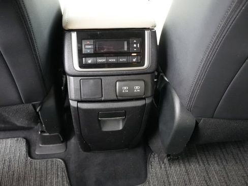 Used 2022 Subaru Ascent Limited AWD/4WD image 19