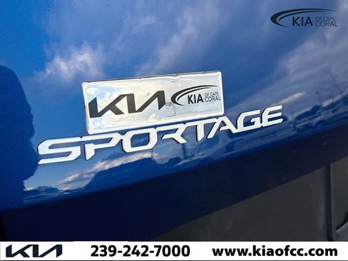 Used 2025 Kia Sportage EX image 11