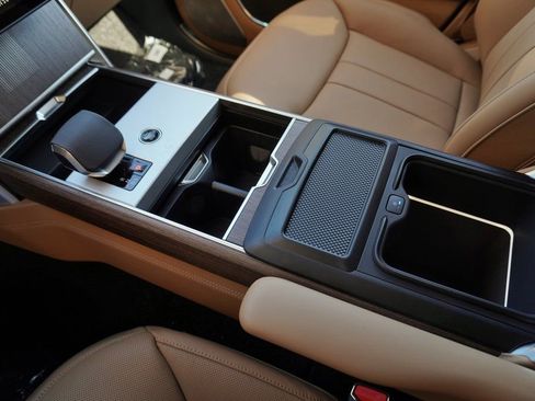 New 2026 Land Rover Range Rover Long Wheelbase Autobiography AWD/4WD image 32