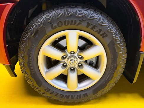 Used 2014 Nissan Titan SV w/ SV Premium Utility Package image 11