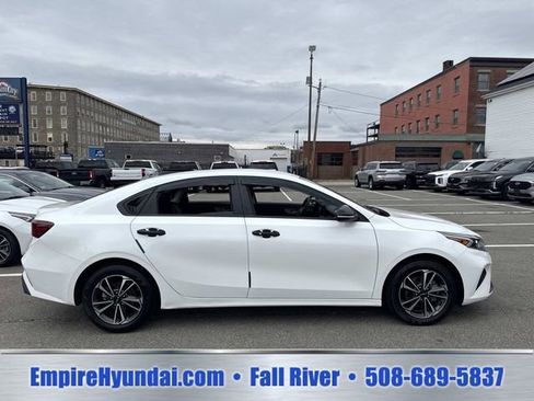 Used 2024 Kia Forte LXS FWD image 3