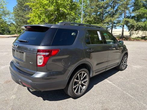 Used 2015 Ford Explorer XLT w/ Equipment Group 202A FWD image 5