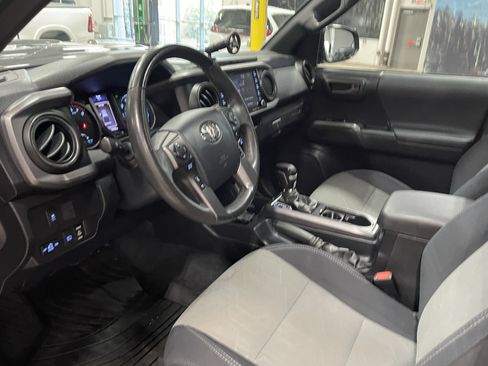 Used 2020 Toyota Tacoma 4x4 Double Cab image 12