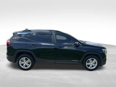 Used 2022 GMC Terrain SLE w/ Driver Convenience Package FWD image 2