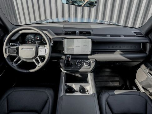 Used 2025 Land Rover Defender 110 S image 21