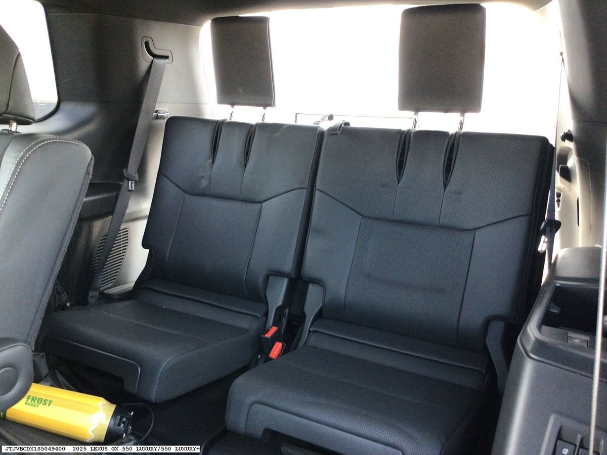 Used 2025 Lexus GX 550 w/ Accessory Package (2T) AWD/4WD image 10
