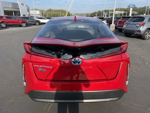 Used 2020 Toyota Prius Prime LE image 4