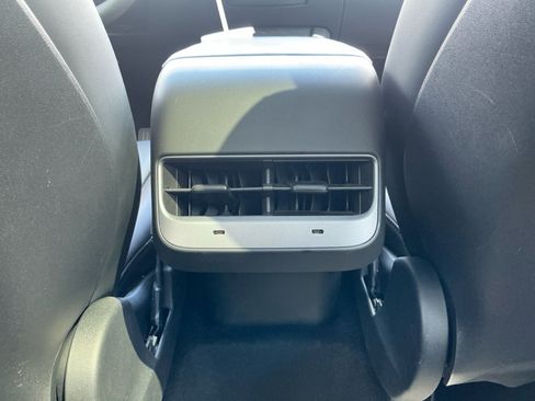 Used 2023 Tesla Model Y Long Range AWD/4WD image 31