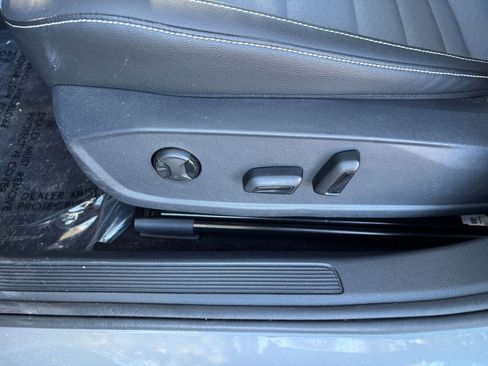 Used 2025 Volkswagen Jetta SE image 23