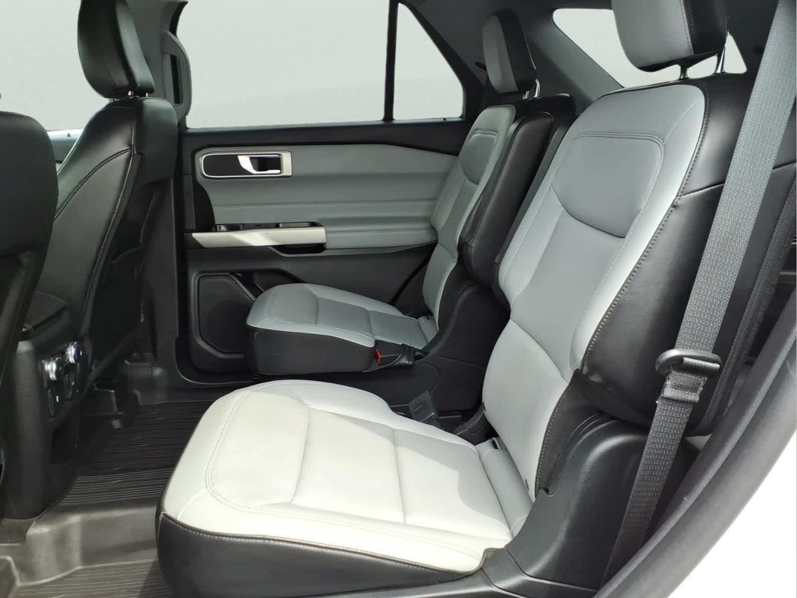 Used 2021 Ford Explorer XLT w/ Equipment Group 202A AWD/4WD image 29