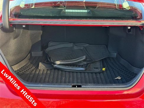 Used 2023 Toyota Camry LE image 9