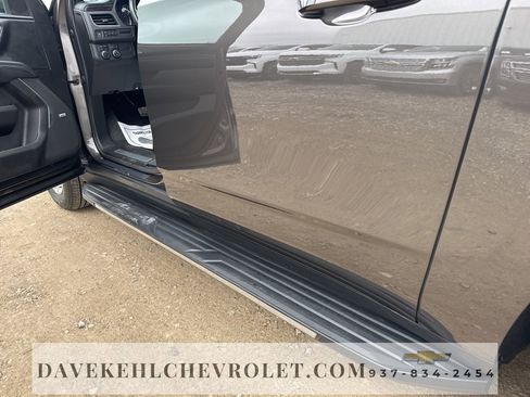 Used 2021 Chevrolet Suburban LT w/ Luxury Package image 38