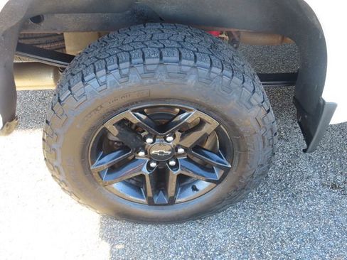 Used 2020 Chevrolet Silverado 1500 LT Trail Boss AWD/4WD image 14