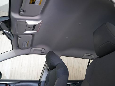 Used 2022 Toyota RAV4 LE AWD/4WD image 33