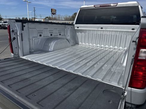 Used 2022 Chevrolet Silverado 1500 Custom AWD/4WD image 22