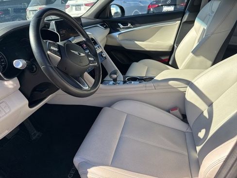 Used 2025 Genesis G70 2.5T image 8