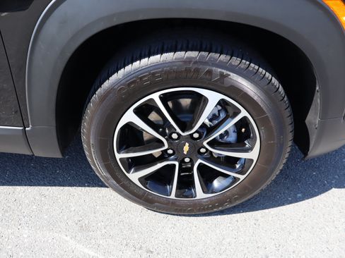 Used 2025 Chevrolet TrailBlazer LT AWD/4WD image 37
