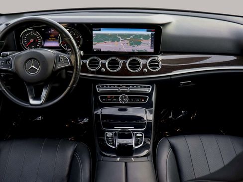 Used 2017 Mercedes-Benz E 300 4MATIC image 20