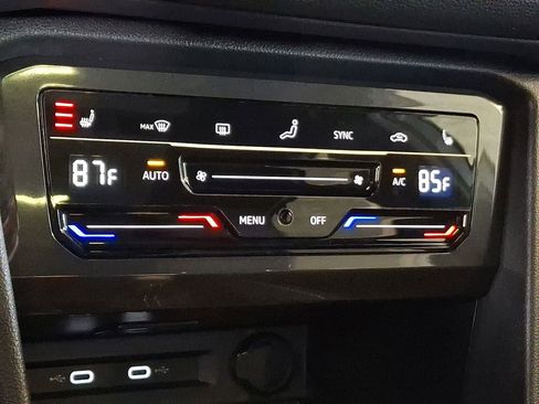 Used 2024 Volkswagen Tiguan SE R-Line image 18