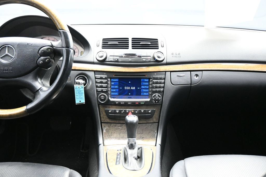 Used 2008 Mercedes-Benz E 350 4MATIC Sedan image 19
