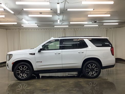 Used 2023 GMC Yukon AT4 AWD/4WD image 9