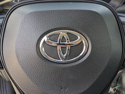 Used 2022 Toyota Corolla LE FWD image 32