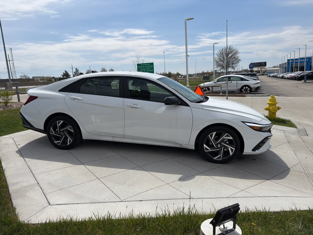 New 2025 Hyundai Elantra SEL FWD image 6