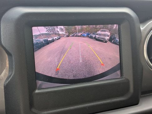 Used 2021 Jeep Wrangler Unlimited Sahara image 21