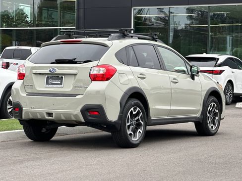 Used 2017 Subaru Crosstrek 2.0i Premium w/ Moonroof Package AWD/4WD image 3