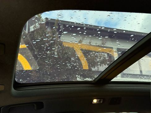 Used 2022 Volvo XC40 T5 R-Design w/ Advanced Package image 27