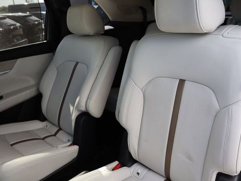 Used 2024 MAZDA CX-90 3.3 Turbo w/ Premium Plus Pkg image 17