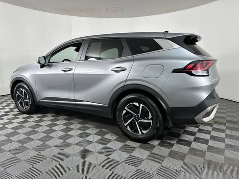Used 2023 Kia Sportage LX image 2