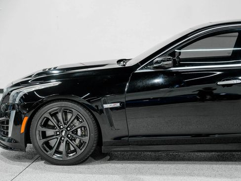 Used 2018 Cadillac CTS V w/ Luxury Package image 16