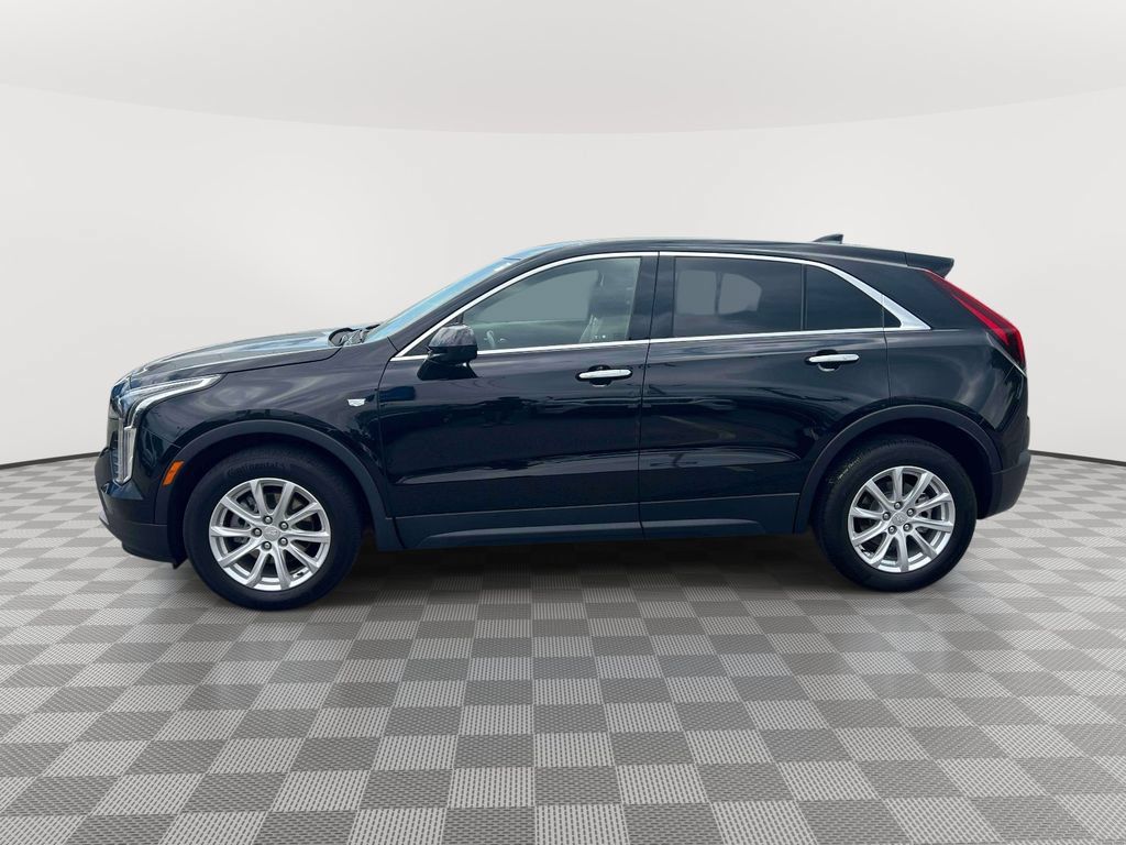 Used 2023 Cadillac XT4 Luxury w/ Cold Weather Package FWD image 6