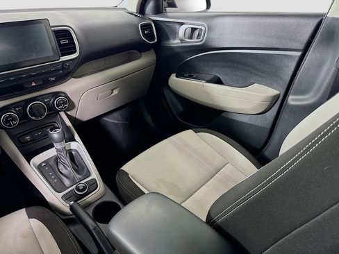 Used 2024 Hyundai Venue SEL image 22