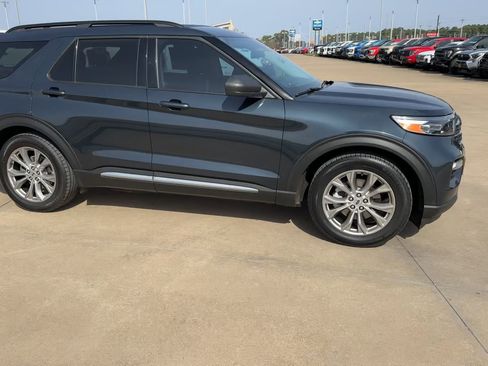 Used 2022 Ford Explorer XLT w/ Equipment Group 202A image 2