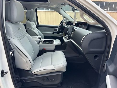 New 2026 Ford Expedition Platinum w/ Platinum Ultimate Package AWD/4WD image 17