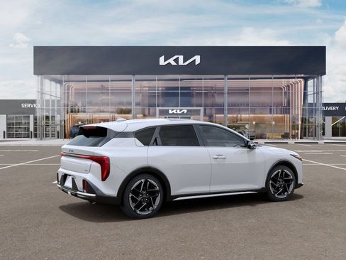 New 2026 Kia K4 GT-Line w/ GT-Line Premium Package FWD image 6