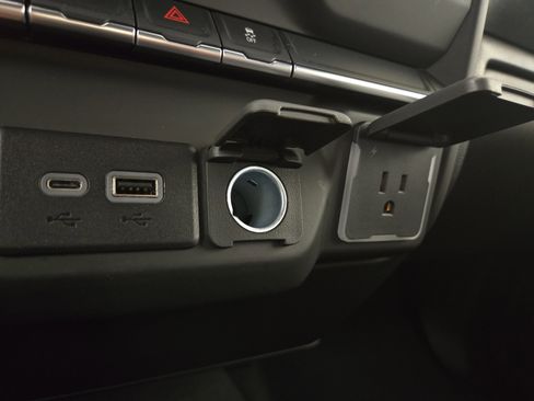 Certified 2025 Chevrolet Silverado 1500 Custom AWD/4WD image 27