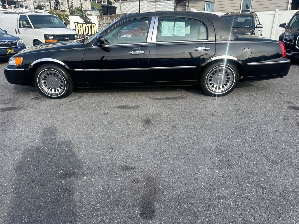 Used 2002 Lincoln Town Car Cartier RWD image 18
