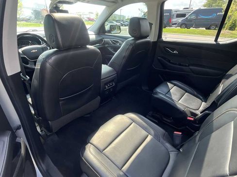 Used 2019 Chevrolet Traverse LT w/ LT Premium Package AWD/4WD image 14