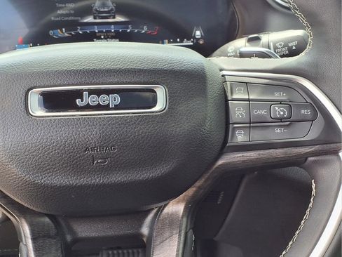 Used 2025 Jeep Grand Cherokee Limited w/ Luxury Tech Group II AWD/4WD image 6