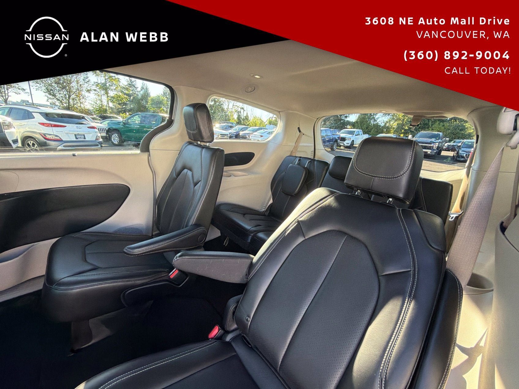Used 2023 Chrysler Pacifica Touring-L FWD image 27