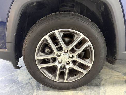 Used 2020 Jeep Compass Latitude FWD image 24