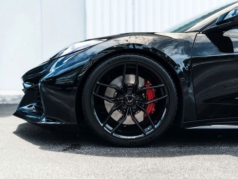 Used 2025 Chevrolet Corvette Z06 RWD image 13