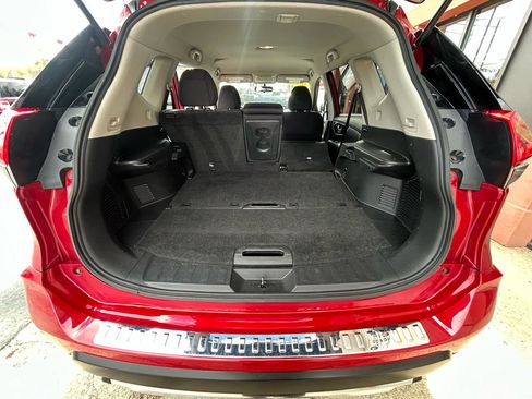 Used 2017 Nissan Rogue SV AWD/4WD image 17