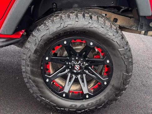 Used 2014 Jeep Wrangler Unlimited Rubicon w/ Connectivity Group AWD/4WD image 7