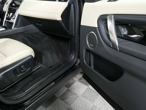Used 2023 Land Rover Discovery Sport SE image 25