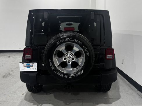 Used 2018 Jeep Wrangler Unlimited Sahara w/ Dual Top Group image 23